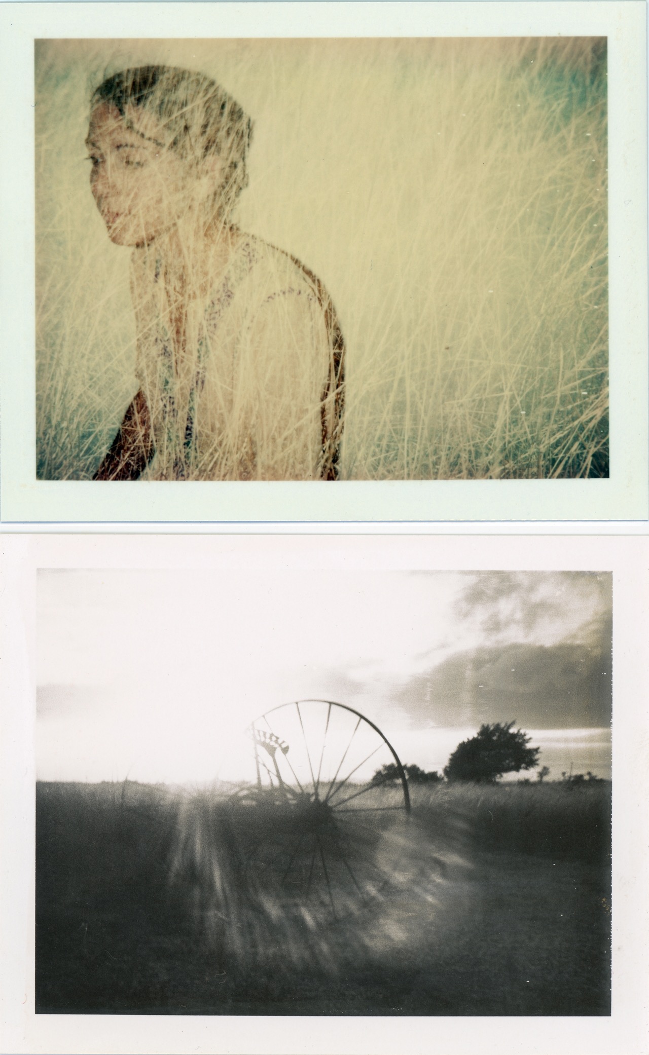 Souvenirs de Polaro&iuml;ds &ndash; Talmont sur Gironde, France &ndash; autour de 1972
Il n'y a pas longtemps (voir l'un de mes posts pr&eacute;c&eacute;dents, &laquo;&nbsp;la Locomotive&nbsp;&raquo;), j'ai retrouv&eacute; toute une s&eacute;rie de vieux Polaro&iuml;ds datant du d&eacute;but des ann&eacute;es 1970, certains m&ecirc;me &eacute;tant encore plus anciens. Peu importe les d&eacute;fauts de ces images de jeunesse, elles t&eacute;moignent surtout de l'extraordinaire potentiel des inventions du Docteur Land. Sur ces deux clich&eacute;s, sans doute pris durant l'&eacute;t&eacute; 1972, je m'amusait comme un petit fou &agrave; des effets picturalistes. Ma petite s&oelig;ur a ainsi eu le droit &agrave; une surimpression techniquement os&eacute;e, et la vieille charrue &agrave; un coup de &laquo;&nbsp;flare&nbsp;&raquo; tout aussi exceptionnel. Tr&ecirc;ve de plaisanterie. Pr&egrave;s de 45 ans plus tard, les couleurs ont certes pass&eacute;, mais elles sont toujours l&agrave;. Et le noir et blanc mal fix&eacute; a r&eacute;sist&eacute; aux outrages du temps. Chapeau&nbsp;!